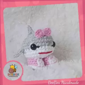 Móc Khóa Cá Mập Hồng – Phụ Kiện Độc Lạ, Cực Cute Từ BeeBoxHandmade